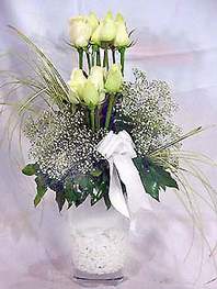  Tekirdağ cicekciler , cicek siparisi  9 adet vazoda beyaz gül - sevdiklerinize çiçek seçimi