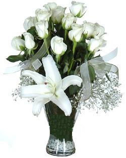 cam içerisinde 11 beyaz gül ve 1 kazablanka  Tekirdağ çiçekçiler 