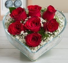 Kalp içerisinde 7 adet kırmızı gül  Tekirdağ çiçek gönderme 