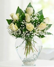 Cam içerisinde 7 adet beyaz gül  Tekirdağ 14 şubat sevgililer günü çiçek 