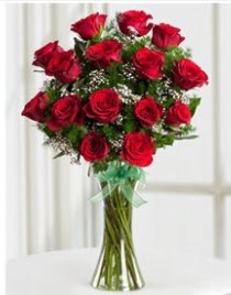 Cam vazo içerisinde 11 kırmızı gül vazosu  Tekirdağ çiçek online çiçek siparişi 